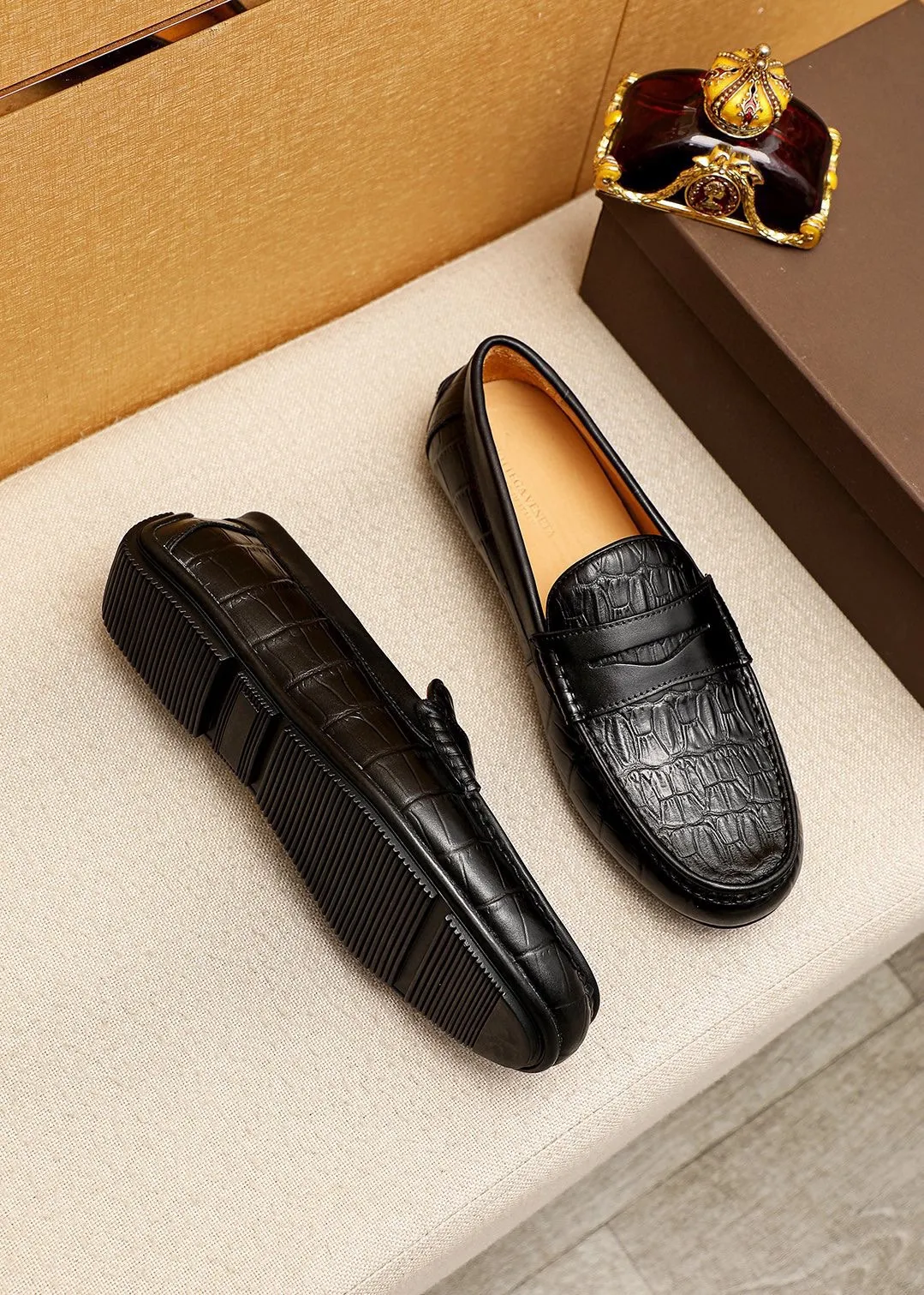 Men's Men's Shoes 💰: 420 💐BV Men's Slip-on Shoes® [BOTTEGA VENETA] Official website counter new model, one-to-one mold opening ⚠Italian calfskin embossed ➕Cow 🐂 leather lining. Driving slip-ons, available at counters, sizes 39-44 (38.45🉑️customized)